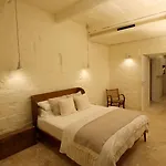 The King George Village Boutique Living 3* Għargħur