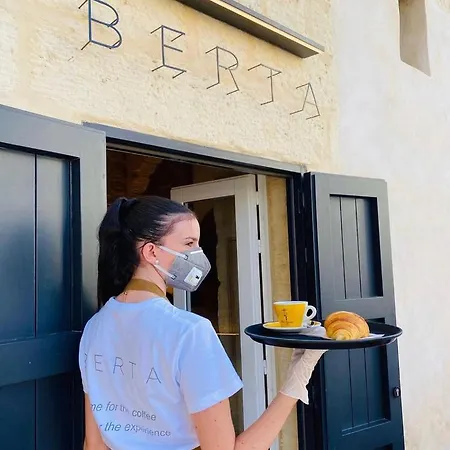 Hotell The King George Village Boutique Living 3*