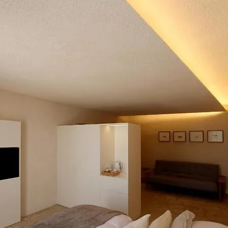 The King George Village Boutique Living Hotell 3*