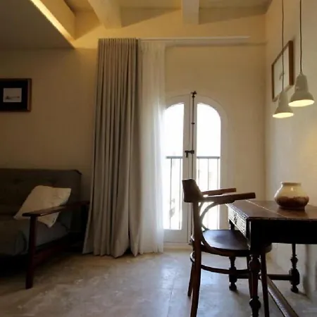 호텔 The King George Village Boutique Living 3*